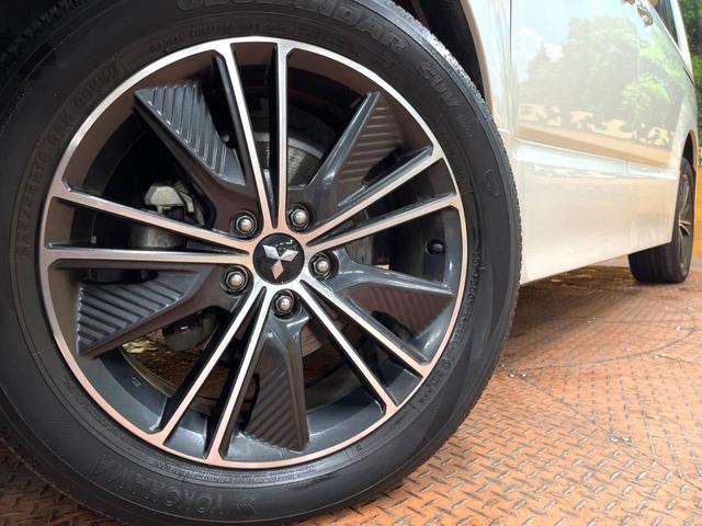 デリカD:5 アーバンギア Pエディション 禁煙車 4WD ディーゼル(軽油) 両側電動ドア 純正SDナビ 後席モニター サイドステップ ETC レーダークルーズ 電動リアゲート パワーシート ドラレコ コーナーセンサー スマートキー(15枚目)