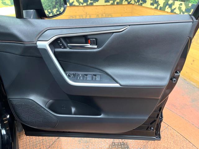 RAV4 ハイブリッドアドベンチャー パノラマルーフ 10型ナビ 全周囲カメラ デジタルインナーミラー パワーバックドア 禁煙車 ブラインドスポットモニター シートベンチレーション ステアリングヒーター 純正19インチアルミ パワーシート(46枚目)
