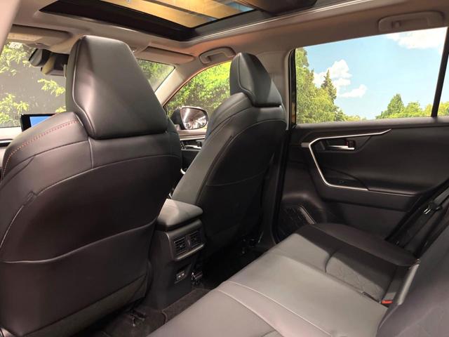 RAV4 ハイブリッドアドベンチャー パノラマルーフ 10型ナビ 全周囲カメラ デジタルインナーミラー パワーバックドア 禁煙車 ブラインドスポットモニター シートベンチレーション ステアリングヒーター 純正19インチアルミ パワーシート(53枚目)