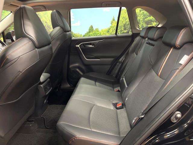 RAV4 ハイブリッドアドベンチャー パノラマルーフ 10型ナビ 全周囲カメラ デジタルインナーミラー パワーバックドア 禁煙車 ブラインドスポットモニター シートベンチレーション ステアリングヒーター 純正19インチアルミ パワーシート(54枚目)
