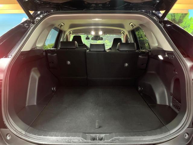 RAV4 ハイブリッドアドベンチャー 禁煙車 パワーバックドア ブラインドスポットモニター シートベンチレーション セーフティセンス ステアリングヒーター 純正19インチアルミ LEDヘッド&フォグ パワーシート(11枚目)
