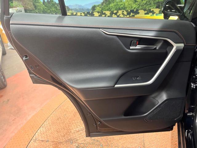 RAV4 ハイブリッドアドベンチャー 禁煙車 パワーバックドア ブラインドスポットモニター シートベンチレーション セーフティセンス ステアリングヒーター 純正19インチアルミ LEDヘッド&フォグ パワーシート(50枚目)