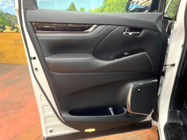 アルファード ２．５Ｓ　Ｃパッケージ　サンルーフ　ＴＲＤエアロ　後席モニター　ＪＢＬサウンド　１０型ナビ　全周囲カメラ　禁煙車　デジタルインナーミラー　両側電動ドア　モデリスタ２０インチアルミ　シートエアコン　ブラインドスポットモニター（26枚目）