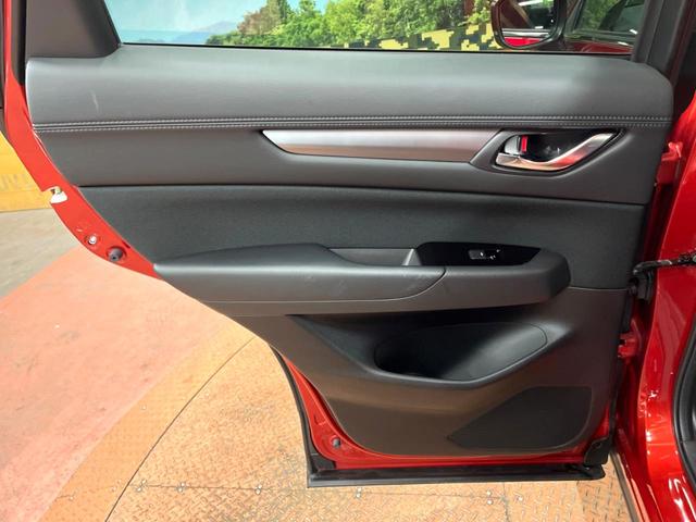 ＣＸ－５ ２０Ｓ　スマートエディション　禁煙車　１０型ナビ　全周囲カメラ　レーダークルーズ　衝突軽減　クリアランスソナー　ＬＥＤヘッド　純正１７インチアルミ　フルセグ　ＥＴＣ　Ｂｌｕｅｔｏｏｔｈ再生　オートマチックハイビーム（33枚目）