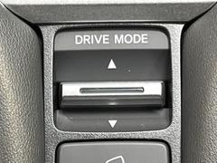 【ドライブモードセレクト】コンフォートな乗り味からスポーティな乗り味までスイッチ一つで切り替え可能。シーンや気分に合わせたモードを選べば、いつものドライブがより一層楽しくなります♪ 6