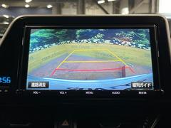 【バックカメラ】駐車時に後方がリアルタイム映像で確認できます。大型商業施設や立体駐車場での駐車時や、夜間のバック時に大活躍！運転スキルに関わらず、今や必須となった装備のひとつです！ 4