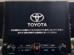 【メーカー純正ナビ】インテリアに溶け込むスタイリッシュな「専用設計」メーカーナビを装備♪視認性や操作性など基本性能にも優れ、より上質なカーライフをお楽しみいただけます。 4