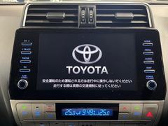 【メーカー純正ナビ】インテリアに溶け込むスタイリッシュな「専用設計」メーカーナビを装備♪視認性や操作性など基本性能にも優れ、より上質なカーライフをお楽しみいただけます。 3