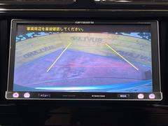 【バックカメラ】駐車時に後方がリアルタイム映像で確認できます。大型商業施設や立体駐車場での駐車時や、夜間のバック時に大活躍！運転スキルに関わらず、今や必須となった装備のひとつです！ 5