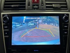 【バックカメラ】駐車時に後方がリアルタイム映像で確認できます。大型商業施設や立体駐車場での駐車時や、夜間のバック時に大活躍！運転スキルに関わらず、今や必須となった装備のひとつです！ 4