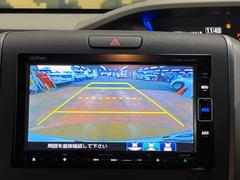 【バックカメラ】駐車時に後方がリアルタイム映像で確認できます。大型商業施設や立体駐車場での駐車時や、夜間のバック時に大活躍！運転スキルに関わらず、今や必須となった装備のひとつです！ 4