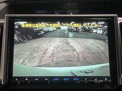 【バックカメラ】駐車時に後方がリアルタイム映像で確認できます。大型商業施設や立体駐車場での駐車時や、夜間のバック時に大活躍！運転スキルに関わらず、今や必須となった装備のひとつです！ 4