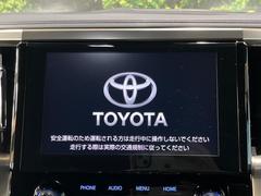 【メーカー純正ナビ】インテリアに溶け込むスタイリッシュな「専用設計」メーカーナビを装備♪視認性や操作性など基本性能にも優れ、より上質なカーライフをお楽しみいただけます。 3