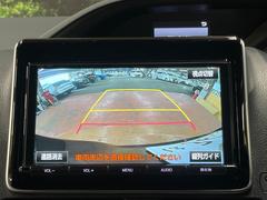 【バックカメラ】駐車時に後方がリアルタイム映像で確認できます。大型商業施設や立体駐車場での駐車時や、夜間のバック時に大活躍！運転スキルに関わらず、今や必須となった装備のひとつです！ 4