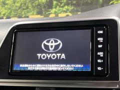 【純正ナビ】人気の純正ナビを装備しております。ナビの使いやすさはもちろん、オーディオ機能も充実！キャンプや旅行はもちろん、通勤や買い物など普段のドライブも楽しくなるはず♪ 3