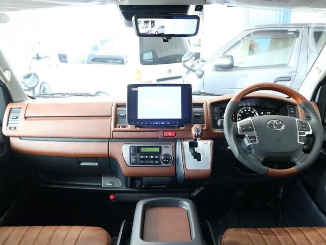 ハイエースバン ロングスーパーＧＬ　Ｒｅ　Ｃｌａｓｓｉｃ　アルパインＢＩＧ－Ｘ　ＥＴＣ２．０　１２．８型フリップダウンモニター　ＧＹナスカータイヤ　ＮＣ１・１６インチＡＷ　インテリアパネル　ベッドキット　シートカバー　ＬＥＤテールランプ（3枚目）
