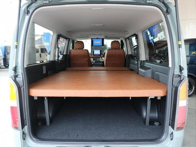 ハイエースバン ロングスーパーＧＬ　Ｒｅ　Ｃｌａｓｓｉｃ　アルパインＢＩＧ－Ｘ　ＥＴＣ２．０　１２．８型フリップダウンモニター　ＧＹナスカータイヤ　ＮＣ１・１６インチＡＷ　インテリアパネル　ベッドキット　シートカバー　ＬＥＤテールランプ（13枚目）