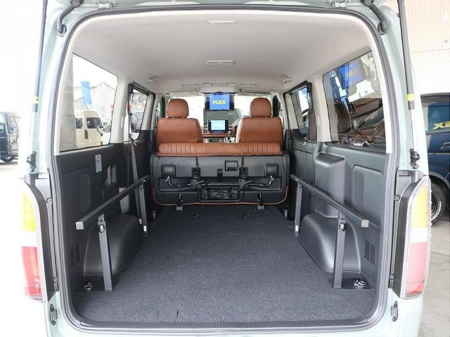ハイエースバン ロングスーパーＧＬ　Ｒｅ　Ｃｌａｓｓｉｃ　アルパインＢＩＧ－Ｘ　ＥＴＣ２．０　１２．８型フリップダウンモニター　ＧＹナスカータイヤ　ＮＣ１・１６インチＡＷ　インテリアパネル　ベッドキット　シートカバー　ＬＥＤテールランプ（14枚目）