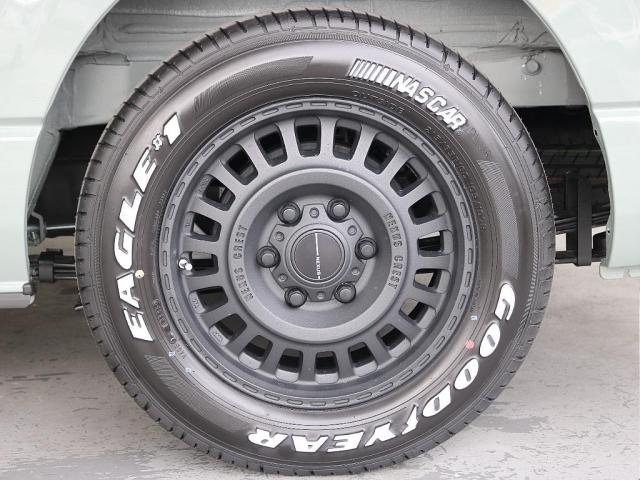 ハイエースバン ロングスーパーＧＬ　Ｒｅ　Ｃｌａｓｓｉｃ　アルパインＢＩＧ－Ｘ　ＥＴＣ２．０　１２．８型フリップダウンモニター　ＧＹナスカータイヤ　ＮＣ１・１６インチＡＷ　インテリアパネル　ベッドキット　シートカバー　ＬＥＤテールランプ（15枚目）