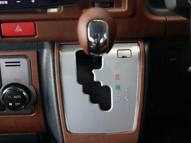 ハイエースバン ロングスーパーＧＬ　Ｒｅ　Ｃｌａｓｓｉｃ　アルパインＢＩＧ－Ｘ　ＥＴＣ２．０　１２．８型フリップダウンモニター　ＧＹナスカータイヤ　ＮＣ１・１６インチＡＷ　インテリアパネル　ベッドキット　シートカバー　ＬＥＤテールランプ（29枚目）