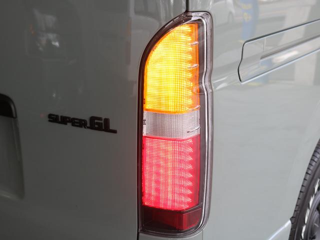 ハイエースバン ロングスーパーＧＬ　Ｒｅ　Ｃｌａｓｓｉｃ　アルパインＢＩＧ－Ｘ　ＥＴＣ２．０　１２．８型フリップダウンモニター　ＧＹナスカータイヤ　ＮＣ１・１６インチＡＷ　インテリアパネル　ベッドキット　シートカバー　ＬＥＤテールランプ（35枚目）