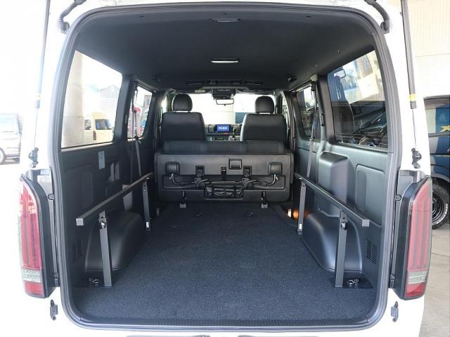 ハイエースバン ロングスーパーＧＬ　ダークプライムＳ　カロッツェリア７インチナビ　ＥＴＣ２．０　Ｔフォースフロントスポイラー　オープンカントリー　ＮＣ１・１６インチ　アルティメットテール　ベッドキット　デジタルインナーミラー　パノラミックビューモニター（11枚目）