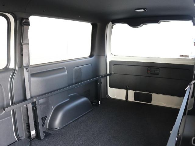 ハイエースバン ロングスーパーＧＬ　ダークプライムＳ　カロッツェリア７インチナビ　ＥＴＣ２．０　Ｔフォースフロントスポイラー　オープンカントリー　ＮＣ１・１６インチ　アルティメットテール　ベッドキット　デジタルインナーミラー　パノラミックビューモニター（13枚目）