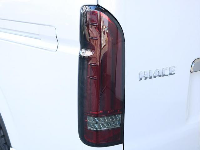 ハイエースバン ロングスーパーＧＬ　ダークプライムＳ　カロッツェリア７インチナビ　ＥＴＣ２．０　Ｔフォースフロントスポイラー　オープンカントリー　ＮＣ１・１６インチ　アルティメットテール　ベッドキット　デジタルインナーミラー　パノラミックビューモニター（15枚目）