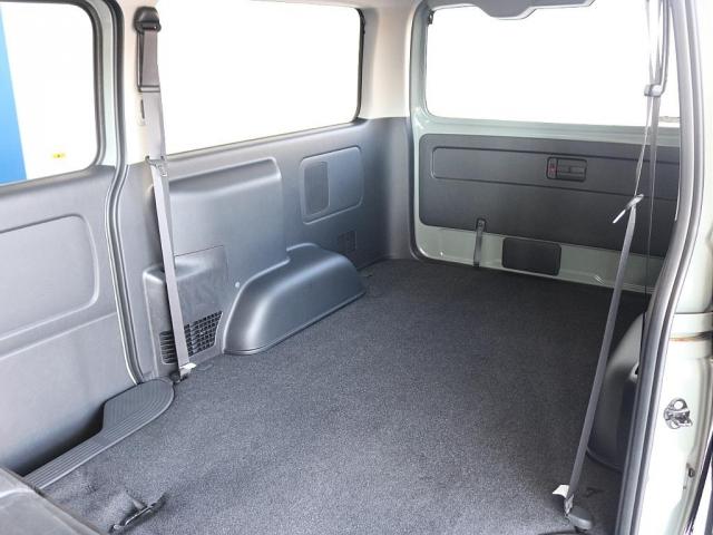 ハイエースバン ロングスーパーＧＬ　カロッツェリア７インチナビ　ＥＴＣ２．０　ブラックエディション　アルティメットテールブラック　ナスカータイヤ　ＮＣ１・１６インチ　シートカバー　インテリアパネル　Ｒｅグリル　デジタルインナーミラー（12枚目）