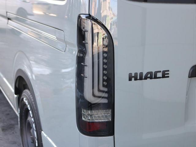 ハイエースバン ロングスーパーＧＬ　カロッツェリア７インチナビ　ＥＴＣ２．０　ブラックエディション　アルティメットテールブラック　ナスカータイヤ　ＮＣ１・１６インチ　シートカバー　インテリアパネル　Ｒｅグリル　デジタルインナーミラー（14枚目）