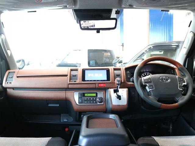 ハイエースバン ロングスーパーＧＬ　アースカラーパッケージ　ブラックエディション　カロッツェリア７インチナビ　ＥＴＣ２．０　シートカバー　ナスカータイヤ　Ｐａｗ１６インチ　アルティメットテール黒　インテリアパネル　デジタルインナーミラー（4枚目）