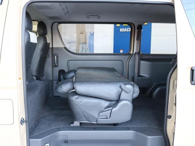 ハイエースバン ロングスーパーＧＬ　アースカラーパッケージ　ブラックエディション　カロッツェリア７インチナビ　ＥＴＣ２．０　シートカバー　ナスカータイヤ　Ｐａｗ１６インチ　アルティメットテール黒　インテリアパネル　デジタルインナーミラー（10枚目）