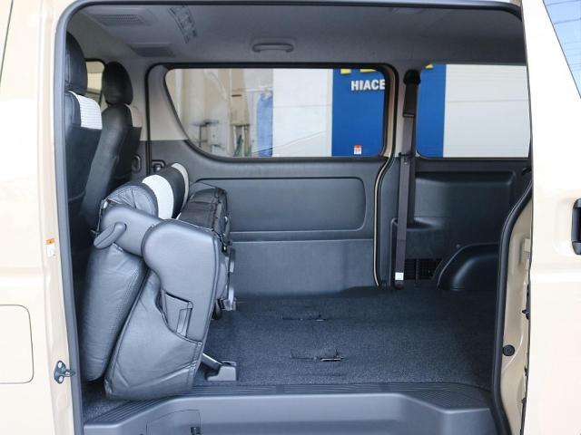 ハイエースバン ロングスーパーＧＬ　アースカラーパッケージ　ブラックエディション　カロッツェリア７インチナビ　ＥＴＣ２．０　シートカバー　ナスカータイヤ　Ｐａｗ１６インチ　アルティメットテール黒　インテリアパネル　デジタルインナーミラー（11枚目）