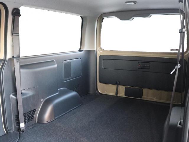 ハイエースバン ロングスーパーＧＬ　アースカラーパッケージ　ブラックエディション　カロッツェリア７インチナビ　ＥＴＣ２．０　シートカバー　ナスカータイヤ　Ｐａｗ１６インチ　アルティメットテール黒　インテリアパネル　デジタルインナーミラー（12枚目）