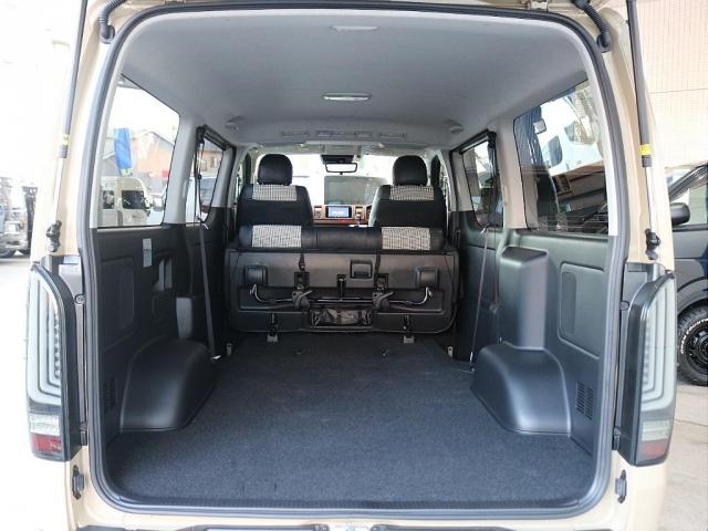 ハイエースバン ロングスーパーＧＬ　アースカラーパッケージ　ブラックエディション　カロッツェリア７インチナビ　ＥＴＣ２．０　シートカバー　ナスカータイヤ　Ｐａｗ１６インチ　アルティメットテール黒　インテリアパネル　デジタルインナーミラー（13枚目）