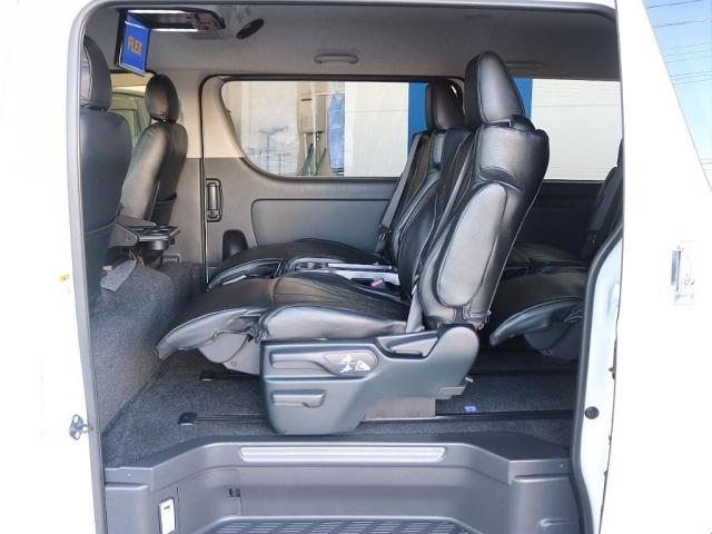 ハイエースワゴン ＧＬ　アルパインＢＩＧ－Ｘ　ＥＴＣ　フロントスポイラー　ナスカータイヤ　バルベロアーバン１７インチＡＷ　１２．８フリップダウンモニター　シートカバー　フロントスポイラー　ルーフスピーカー　インテリアパネル（12枚目）