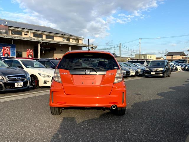 フィット RS 自社ユーザー買取車/6速MT/HIDヘッド/Fフォグランプ/16インチAW/シートヒーター/純正ナビ/ワンセグTV/DVD/ビルトインETC/バックカメラ/前後ドラレコ(5枚目)