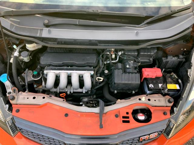 フィット RS 自社ユーザー買取車/6速MT/HIDヘッド/Fフォグランプ/16インチAW/シートヒーター/純正ナビ/ワンセグTV/DVD/ビルトインETC/バックカメラ/前後ドラレコ(10枚目)