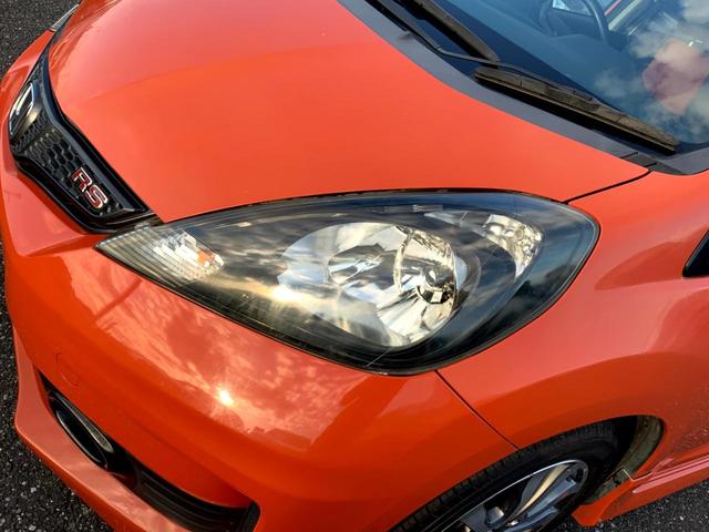 フィット RS 自社ユーザー買取車/6速MT/HIDヘッド/Fフォグランプ/16インチAW/シートヒーター/純正ナビ/ワンセグTV/DVD/ビルトインETC/バックカメラ/前後ドラレコ(11枚目)
