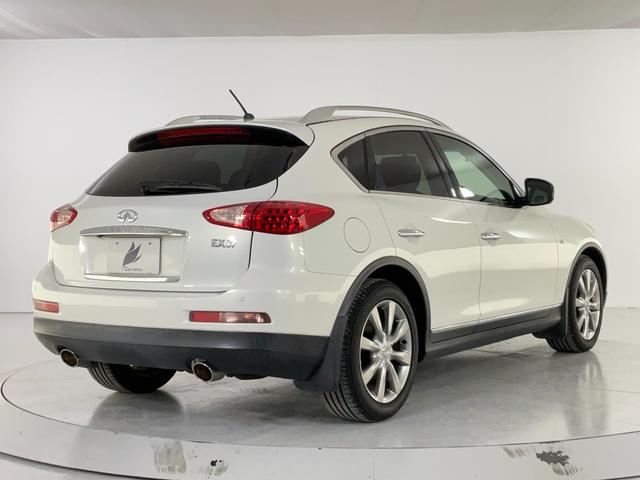 スカイラインクロスオーバー ３７０ＧＴ　ＦＯＵＲ　タイプＰ　４ＷＤ　ワンオーナー　ドライブレコーダー　ＥＴＣ　全周囲カメラ　クリアランスソナー　パワーシート　サンルーフ　ナビ　ＴＶ　オートライト　ＨＩＤ　アルミホイール　スマートキー　電動格納ミラー（7枚目）