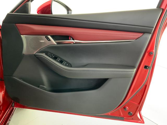 MAZDA3ファストバック 20Sバーガンディ セレクション BOSE/赤革/マツコネ/ETC/純正前後ドラレコ/バックカメラ/衝突軽減/追従クルコン/誤発進抑制/LKAS/BSM/接近車両検知/アダプティブLEDヘッド/運転席パワーシート/前席シートヒーター(27枚目)