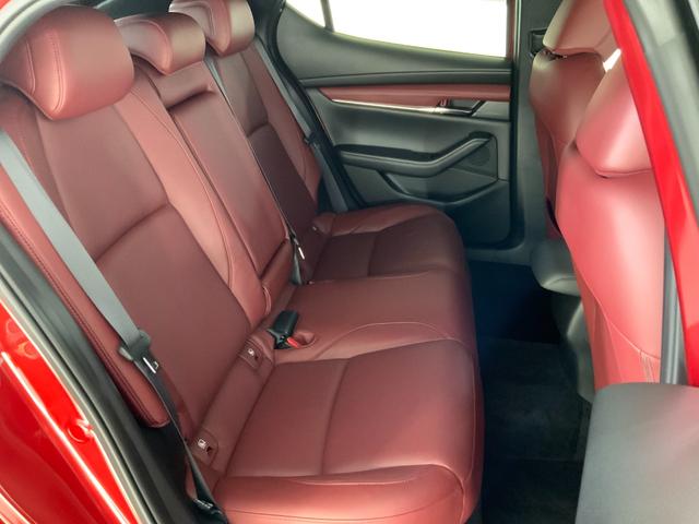 MAZDA3ファストバック 20Sバーガンディ セレクション BOSE/赤革/マツコネ/ETC/純正前後ドラレコ/バックカメラ/衝突軽減/追従クルコン/誤発進抑制/LKAS/BSM/接近車両検知/アダプティブLEDヘッド/運転席パワーシート/前席シートヒーター(29枚目)