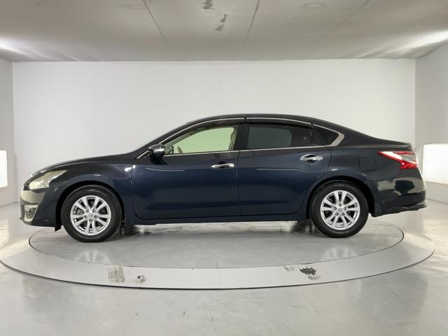 当店では仕入れた車両を撮影スタジオ完備の商品管理センターにて室内クリーニングや外装の磨き施工等、徹底した商品車仕上げを行っております。