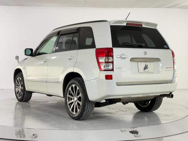 エスクード クロスアドベンチャー　４ＷＤ　ＥＴＣ　オートクルーズコントロール　サンルーフ　オートライト　ＨＩＤ　アルミホイール　スマートキー　電動格納ミラー　シートヒーター　ＡＴ　盗難防止システム　衝突安全ボディ　ＣＤ　ＵＳＢ　ＡＢＳ（5枚目）