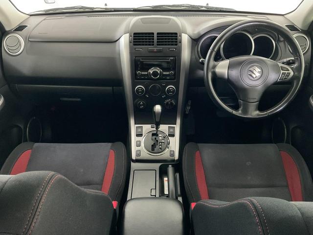 エスクード クロスアドベンチャー　４ＷＤ　ＥＴＣ　オートクルーズコントロール　サンルーフ　オートライト　ＨＩＤ　アルミホイール　スマートキー　電動格納ミラー　シートヒーター　ＡＴ　盗難防止システム　衝突安全ボディ　ＣＤ　ＵＳＢ　ＡＢＳ（13枚目）