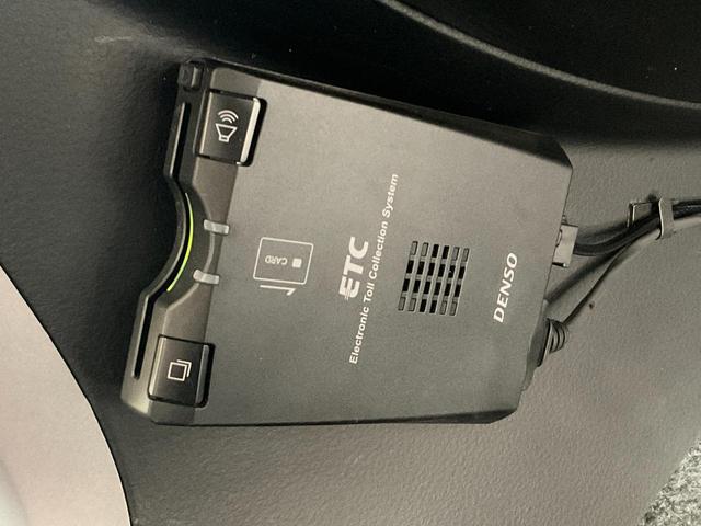 エスクード クロスアドベンチャー　４ＷＤ　ＥＴＣ　オートクルーズコントロール　サンルーフ　オートライト　ＨＩＤ　アルミホイール　スマートキー　電動格納ミラー　シートヒーター　ＡＴ　盗難防止システム　衝突安全ボディ　ＣＤ　ＵＳＢ　ＡＢＳ（15枚目）