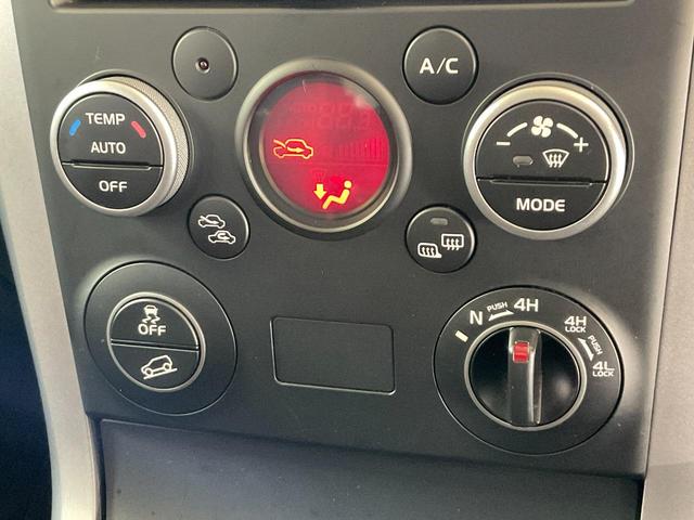 エスクード クロスアドベンチャー　４ＷＤ　ＥＴＣ　オートクルーズコントロール　サンルーフ　オートライト　ＨＩＤ　アルミホイール　スマートキー　電動格納ミラー　シートヒーター　ＡＴ　盗難防止システム　衝突安全ボディ　ＣＤ　ＵＳＢ　ＡＢＳ（17枚目）