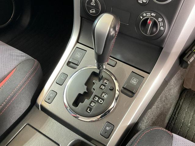 エスクード クロスアドベンチャー　４ＷＤ　ＥＴＣ　オートクルーズコントロール　サンルーフ　オートライト　ＨＩＤ　アルミホイール　スマートキー　電動格納ミラー　シートヒーター　ＡＴ　盗難防止システム　衝突安全ボディ　ＣＤ　ＵＳＢ　ＡＢＳ（18枚目）