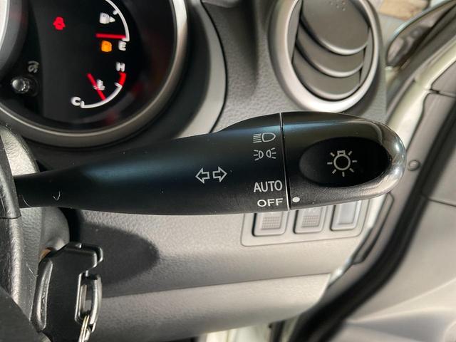 エスクード クロスアドベンチャー　４ＷＤ　ＥＴＣ　オートクルーズコントロール　サンルーフ　オートライト　ＨＩＤ　アルミホイール　スマートキー　電動格納ミラー　シートヒーター　ＡＴ　盗難防止システム　衝突安全ボディ　ＣＤ　ＵＳＢ　ＡＢＳ（20枚目）