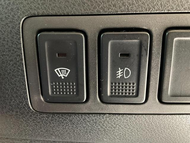 エスクード クロスアドベンチャー　４ＷＤ　ＥＴＣ　オートクルーズコントロール　サンルーフ　オートライト　ＨＩＤ　アルミホイール　スマートキー　電動格納ミラー　シートヒーター　ＡＴ　盗難防止システム　衝突安全ボディ　ＣＤ　ＵＳＢ　ＡＢＳ（21枚目）